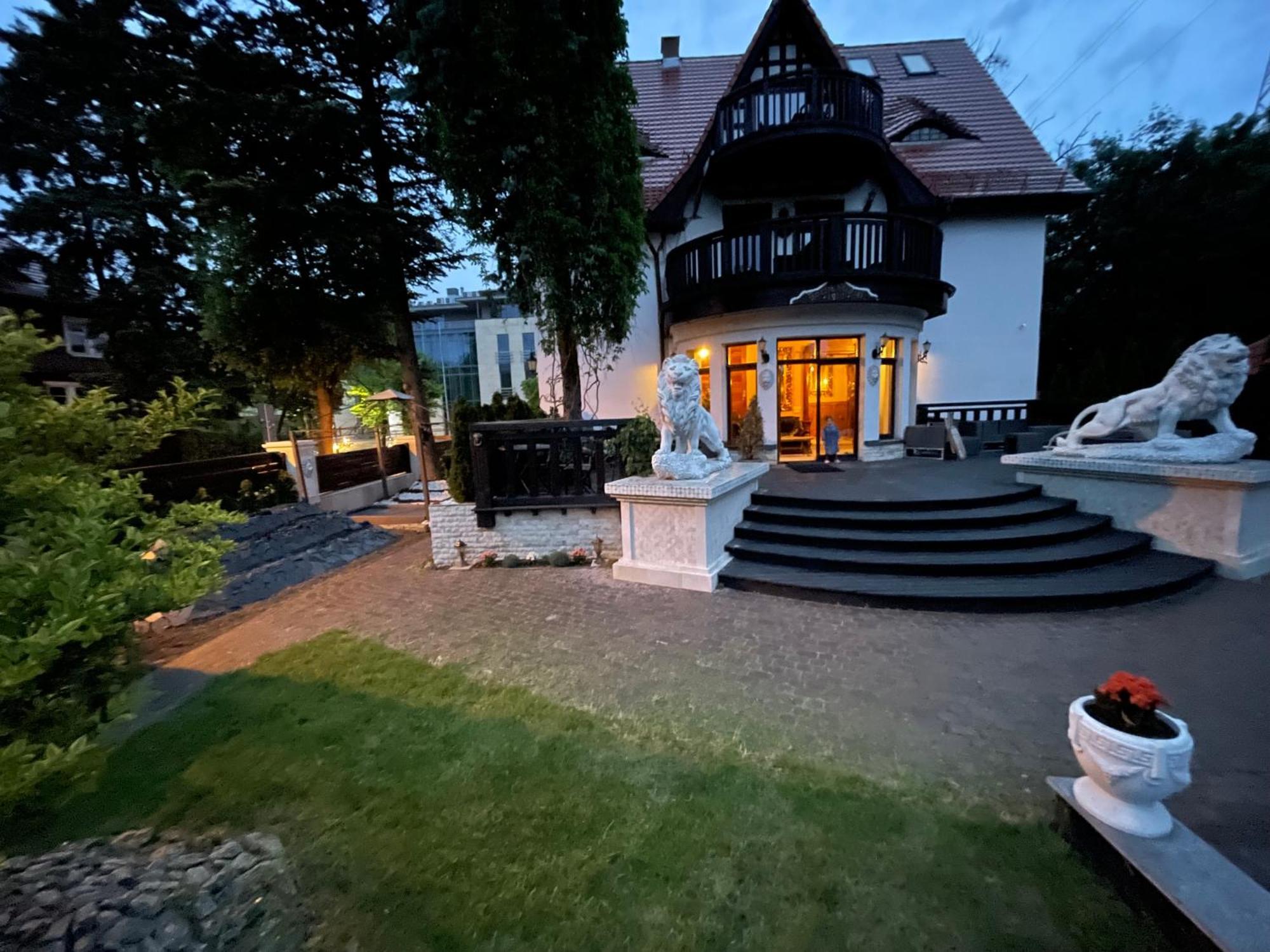 Dworek Oliwski Bed and Breakfast Gdansk Exterior foto